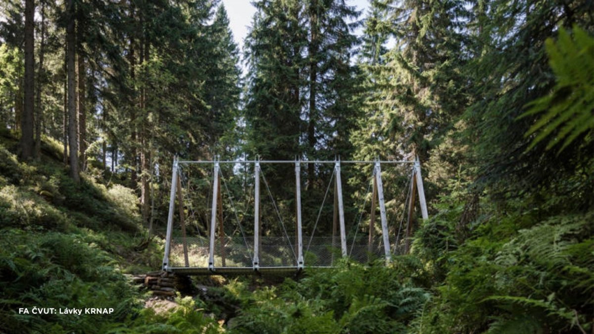 Počinem veřejného investora je realizace lávek a útulen, jejichž zadavatelem byla Správa KRNAP a realizátorem ČVUT