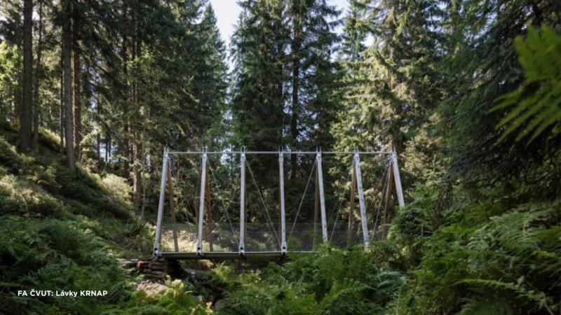 Počinem veřejného investora je realizace lávek a útulen, jejichž zadavatelem byla Správa KRNAP a realizátorem ČVUT