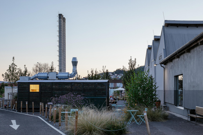 Přestavba Vindyšovy továrny na Ski a Bike Centrum Radotín, VLLNNA + Martin Duba studio/ Ing. arch. Petr Šindelář, Ing. arch. Martin Duba, Ing. arch. Hana Davidová