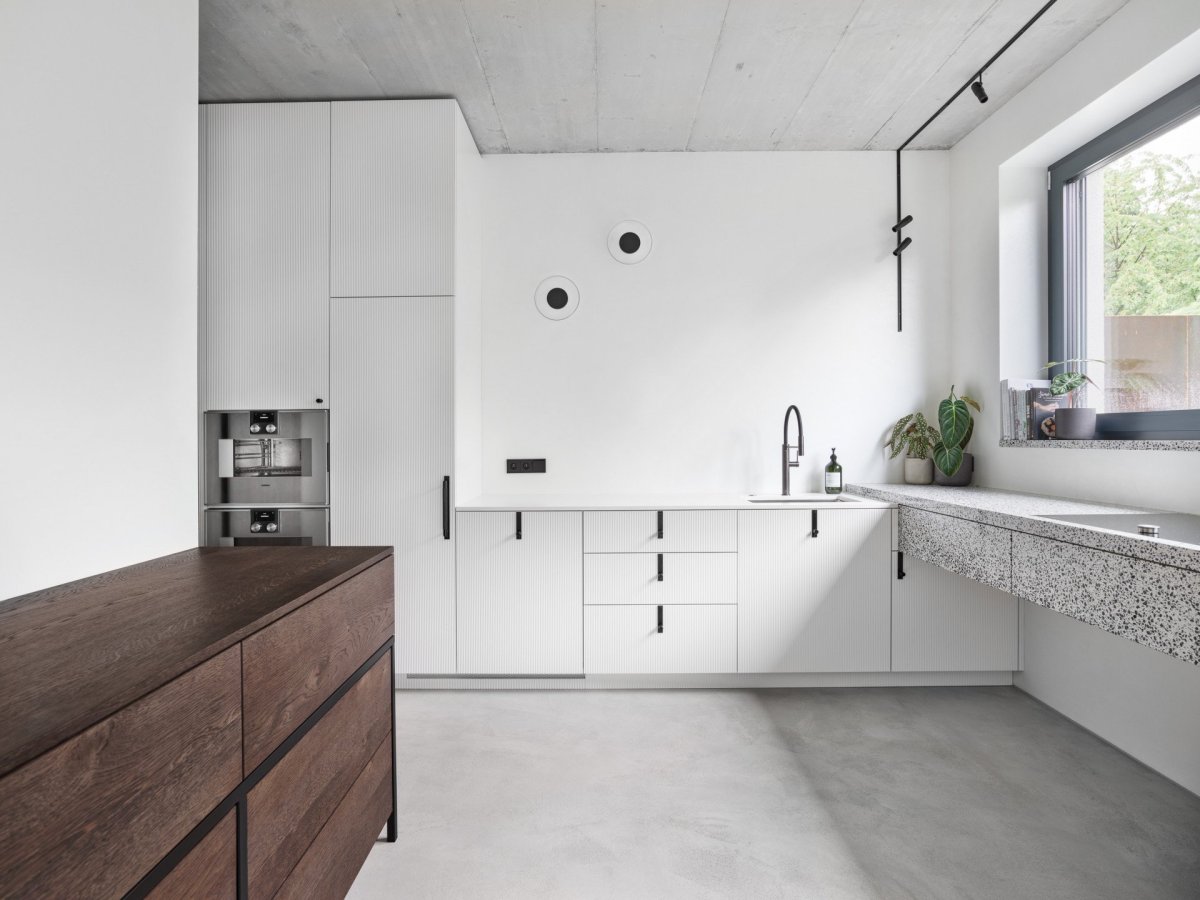 Interiér domu v pražských Malešicích od architektů z SMLXL