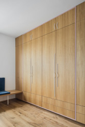 Rekonstrukce interiéru žižkovského mezonetu v Praze od No Architects