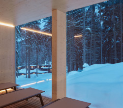 Sheltre pre hotel Bjornson, Ark-shelter / Michiel De Backer, Viktor Mikovčák, Martin Mikovčák