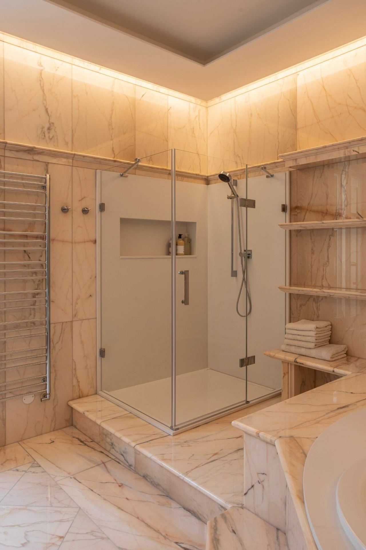 Rekonstrukce koupelny v pražském rodinném domě od designérského studia Revír