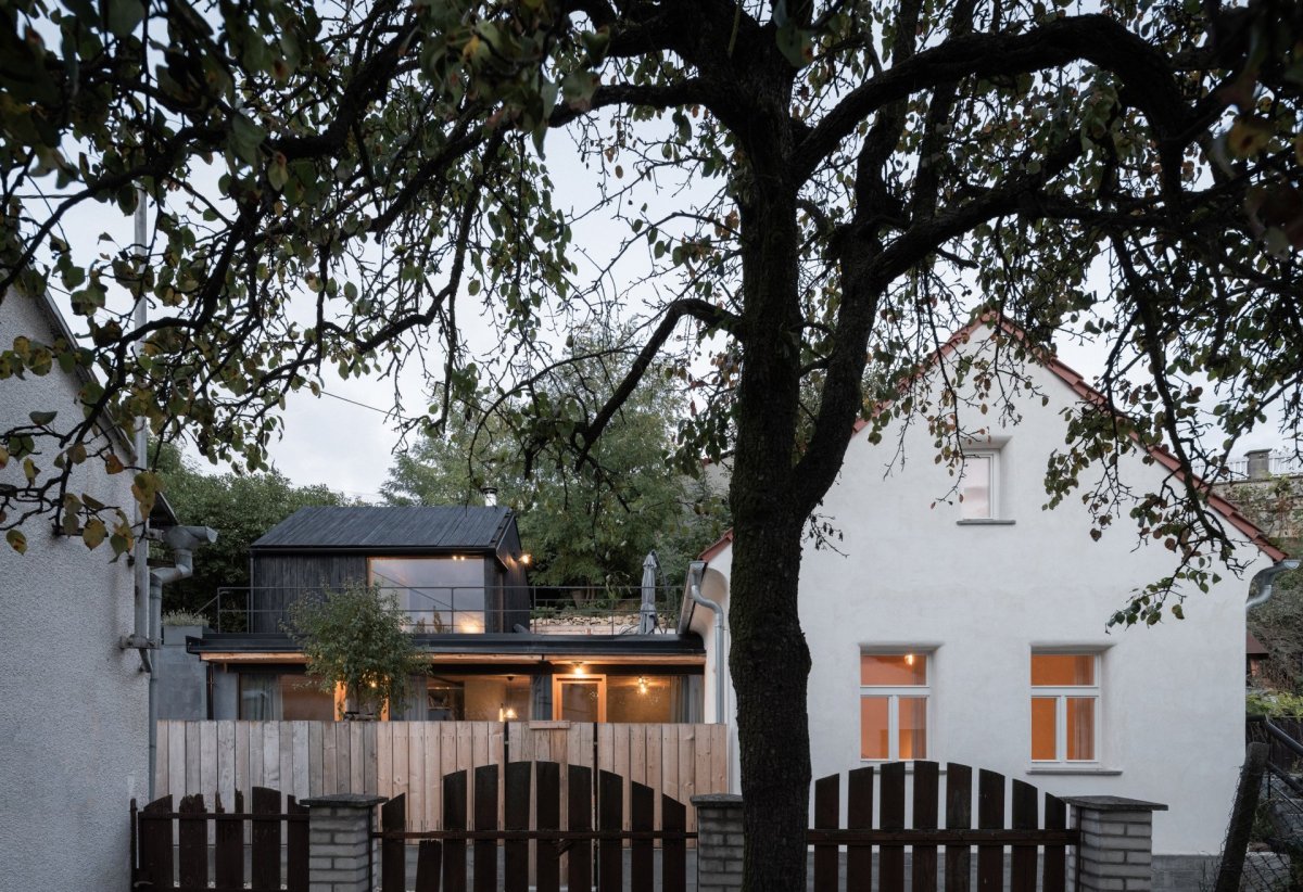 Víkendový dům v Bukovanech od studia SENAA architekti