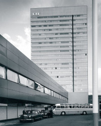Dobová fotografie hotelu The SAS Royal Hotel od architekta Arne Jacobsena.