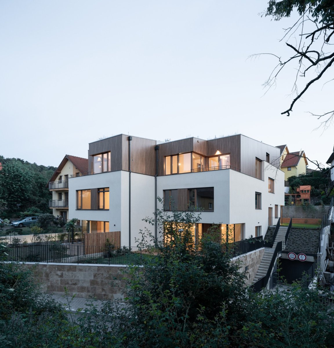 Brněnští architekti z ateliéru SENAA zrealizovali viladům v Praze