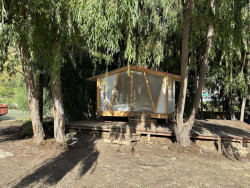 Nouzový přístřešek