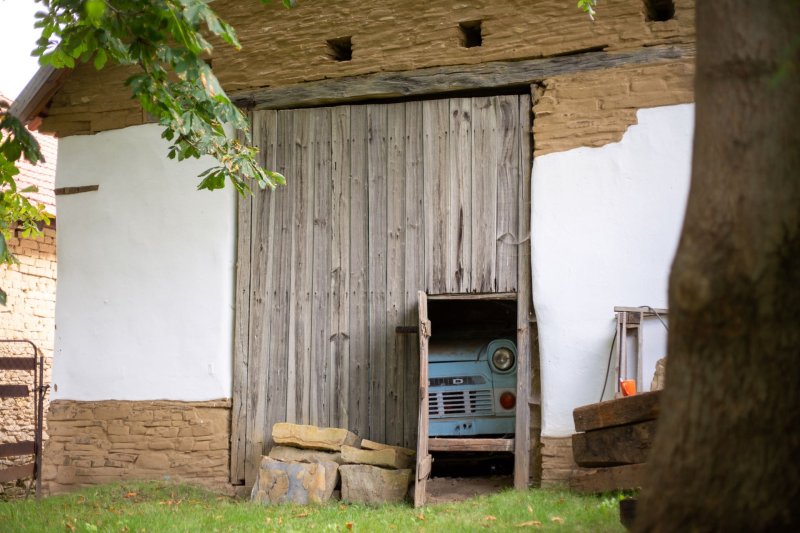 Hlinaři provádějí rekonstrukce historických budov, venkovských stavení i starších domů s důrazem na zachování původního charakteru