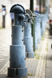 patníky na Malostranském náměstí - Karel Nepraš (1993)