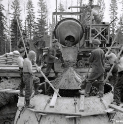 Betonáž bunkru pod vojenským dozorem, Ivo Vondrovský