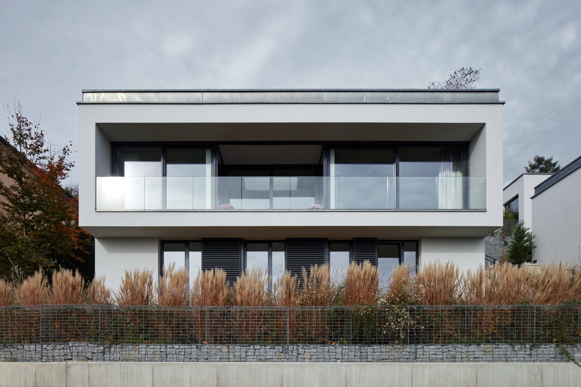 Dvě identické vily od studia Jestico + Whiles na jihozápadě Prahy