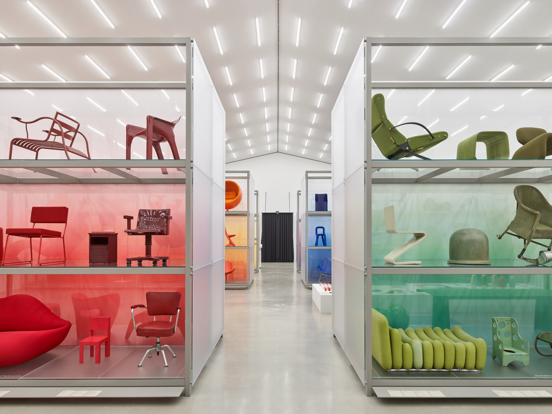 Letošní expozice je vystavena podle barevného spektra