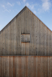 Proměna hospodářské usedlosti s mlýnem na Slovensku od RDTH architekti