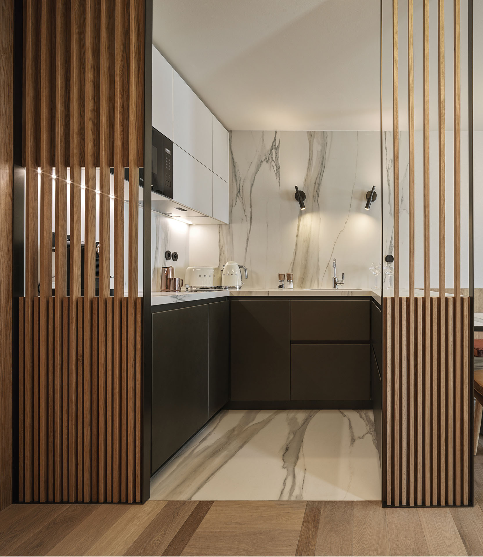 Ateliér R21 Architects a studio Matteo Thun & Partners zrekonstruovali palác na Senovážném náměstí. Nově slouží jako nadstandartní hotel.