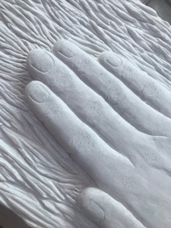 Detail pametní desky Jana Palacha od Terezy Štětinové