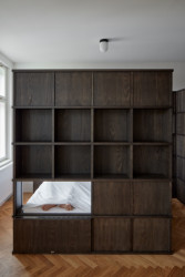 Interiér pražské garsonky na Žižkově od ateliéru ORA