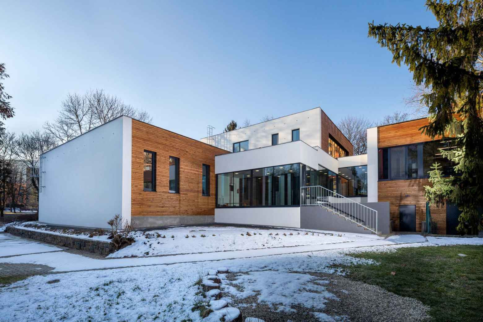 Rekonstrukce fasády MŠ Ignáce Šustaly v Kopřivnici od Kamil Mrva Architects