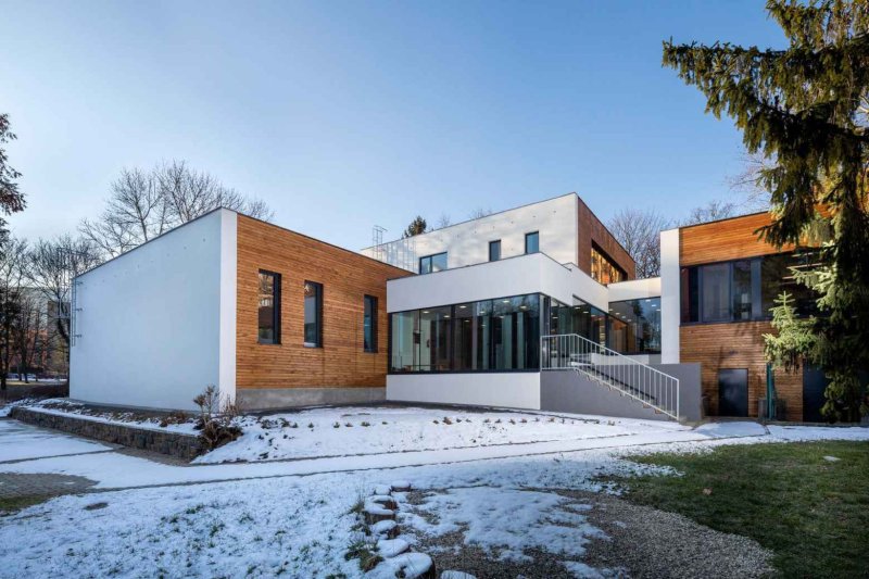 Rekonstrukce fasády MŠ Ignáce Šustaly v Kopřivnici od Kamil Mrva Architects
