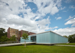 Dostavba Jihočeské vědecké knihovny v Českých Budějovicích od Kuba & Pilař architekti