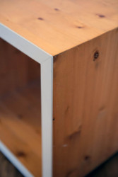 Detail sedacieho prvku zapadá do dizajnovej filozofie konceptu „štvorca“ ,