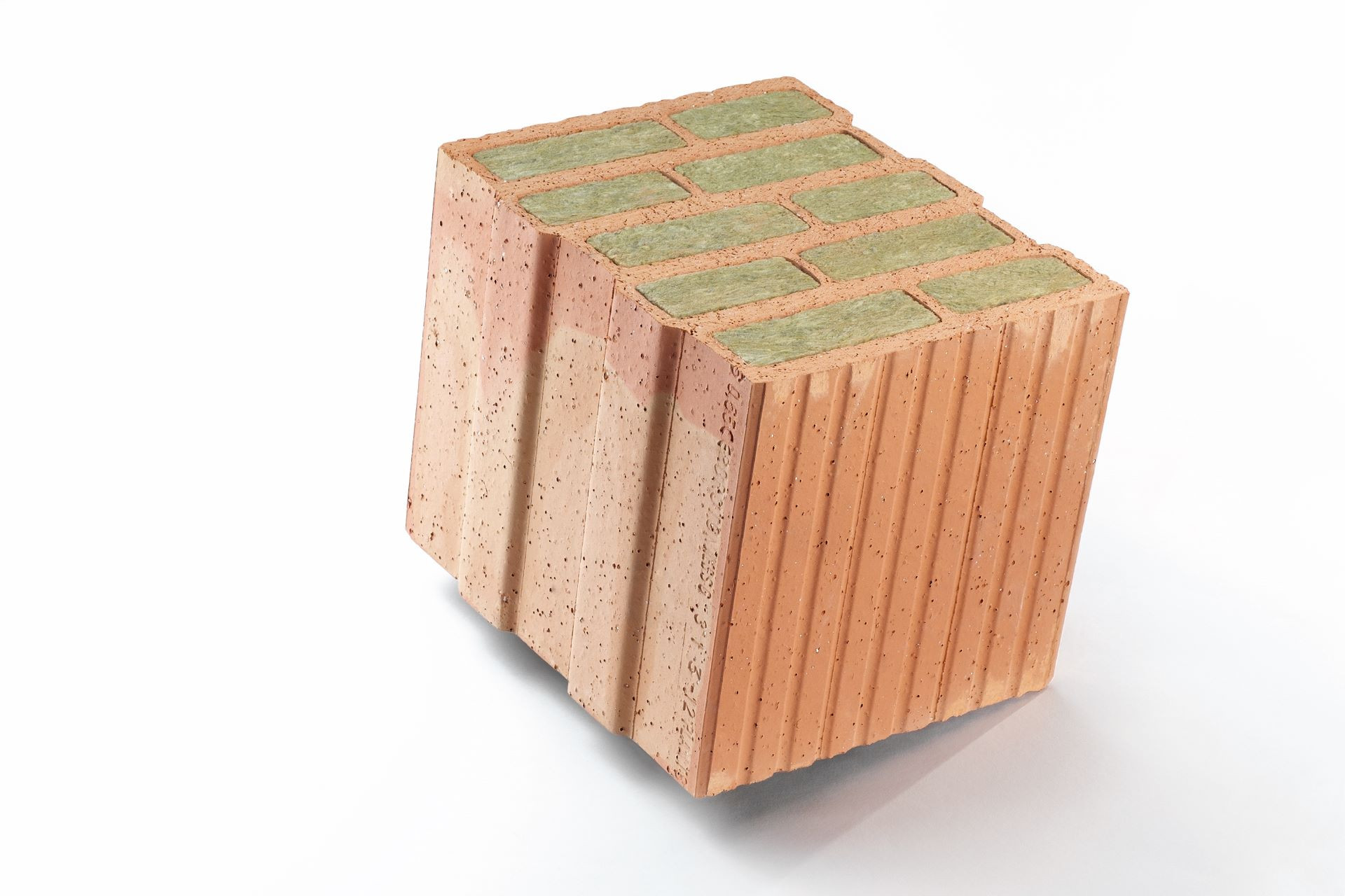 Cihla Porotherm T Profi od wienerbergeru je plněná minerální vatou.