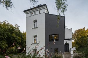 Zrekonstruovaná vila poblíž Prahy od Karnet architekti