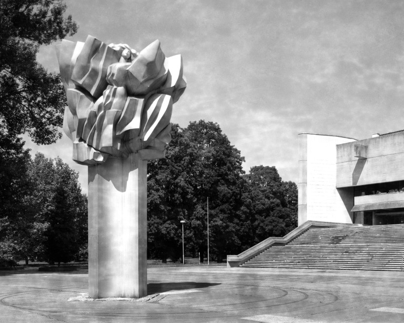 Dům umění v Piešťanech od Ferdinanda Milučkého, 1968-1979. Foto: Lucia Kuklišová, zdroj: SOS Brutalism