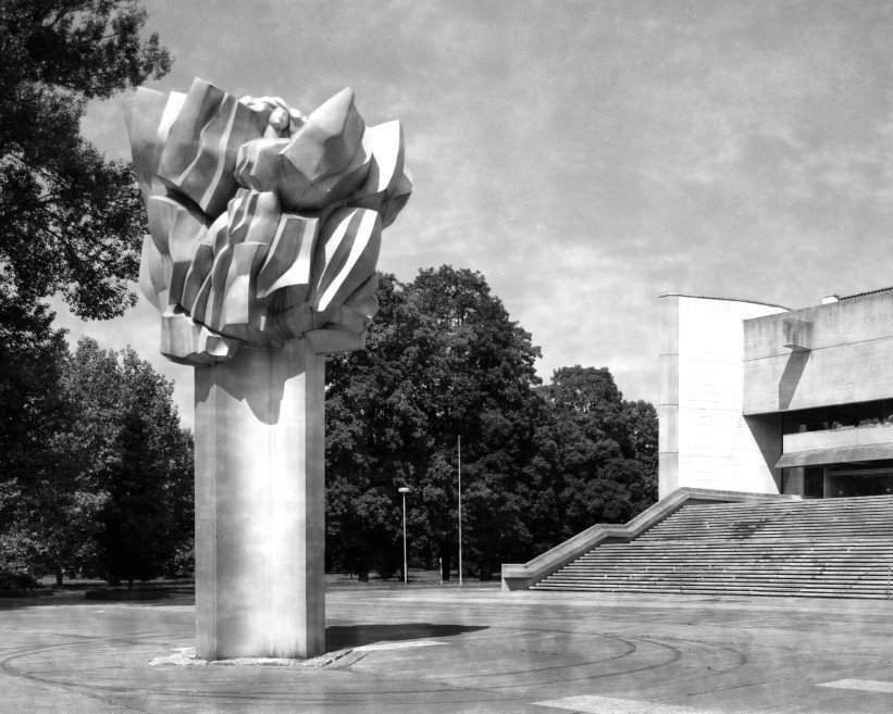 Dům umění v Piešťanech od Ferdinanda Milučkého, 1968-1979. Foto: Lucia Kuklišová, zdroj: SOS Brutalism