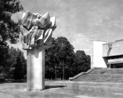 Dům umění v Piešťanech od Ferdinanda Milučkého, 1968-1979. Foto: Lucia Kuklišová, zdroj: SOS Brutalism