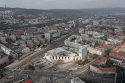 Demolice celého souboru budov na Trnavském Mýtě naproti Nové Tržnici začala koncem ledna. Developer Immocap na jeho místě plánuje postavit víceúčelový komplex pod názvem Nový Istropolis podle návrhu studií KCAP a CITYFÖRSTER, které zvítězily v mezinárodní architektonické soutěži.