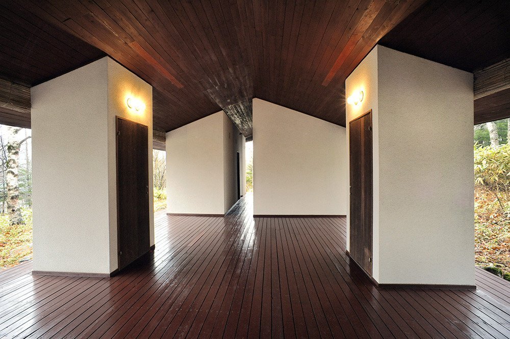 Dům v lesích, první stavba architekta Rikena Jamamota