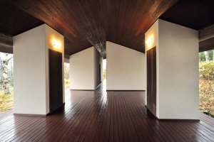 Dům v lesích, první stavba architekta Rikena Jamamota