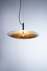 Svítidlo nad jídelní stůl z tepané mosazi, design Jan Lechner, ruční výroba umělecký kovář Miroslav Štěpánek