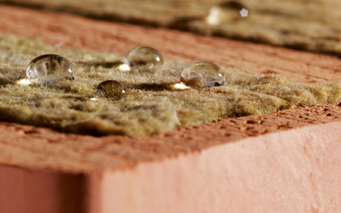 Odborníci ze společnosti Wienerberger přinášejí rady a tipy, jak zamezit nadměrné kondenzaci uvnitř konstrukce.