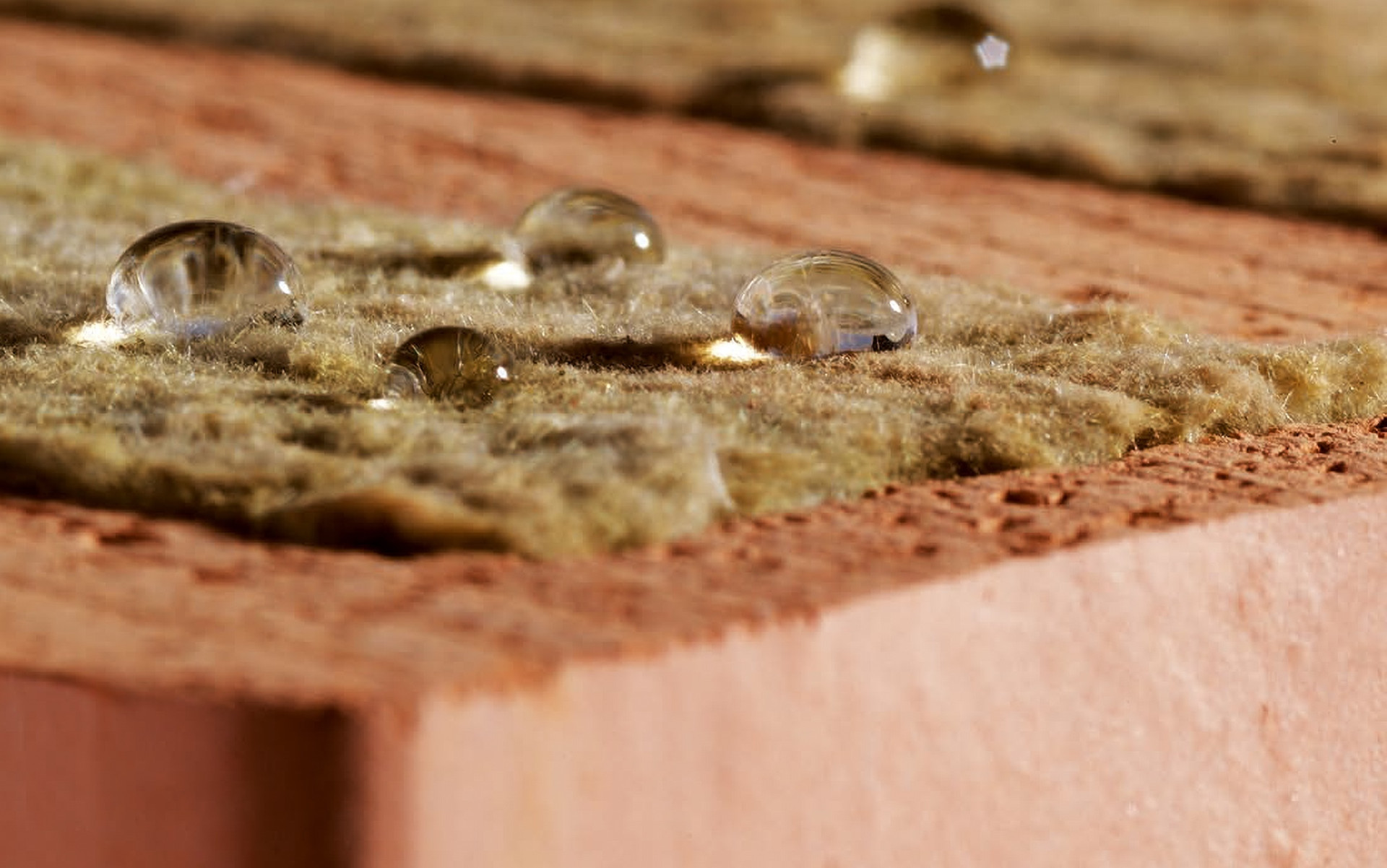 Odborníci ze společnosti Wienerberger přinášejí rady a tipy, jak zamezit nadměrné kondenzaci uvnitř konstrukce.