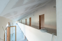 Řád bosých karmelitek proměňuje zemědělský statek v Drastech na své nové sídlo.