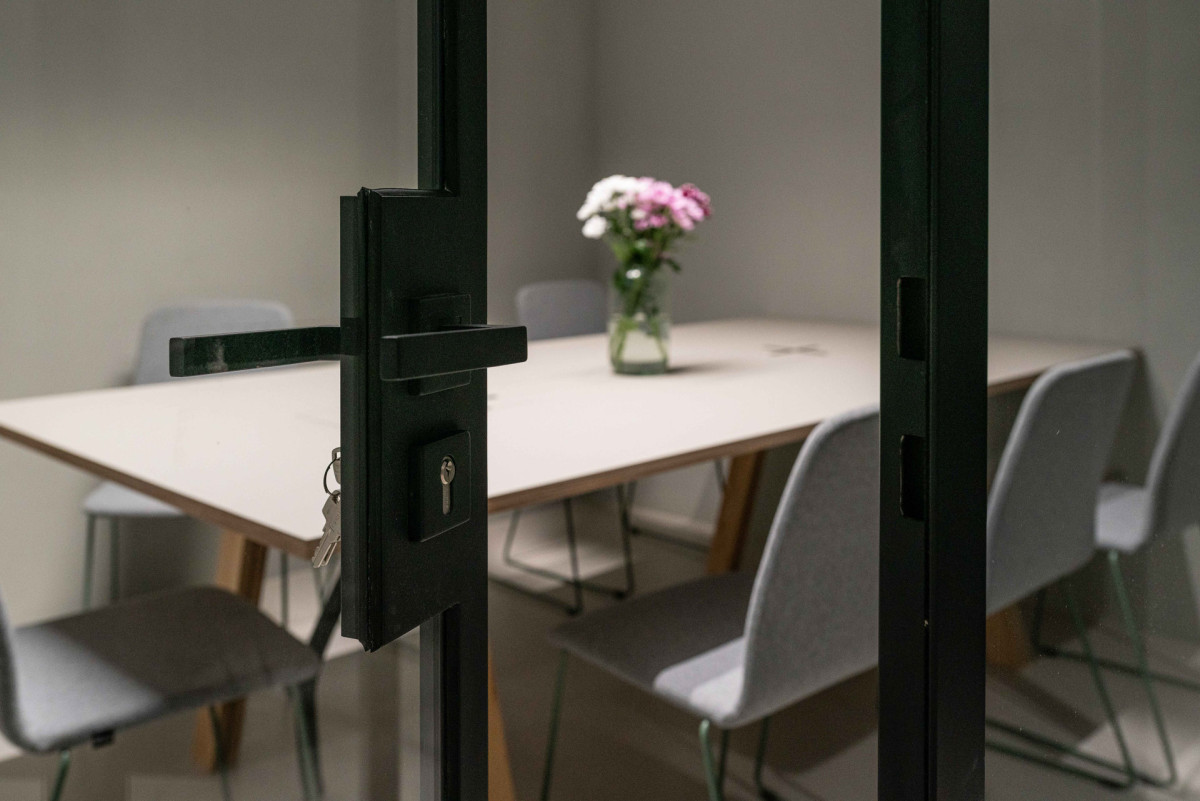 Ocelové systémy Steel Design jsou kombinací subtilních profilů a velkých prosklených ploch propouštějících do prostoru maximum světla.