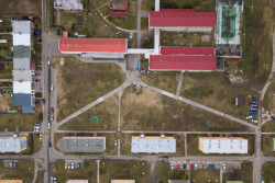 Nadace Proměny Karla Komárka vyhlašuje výzvu k obnově parku před Základní školou U Červených domků v Hodoníně