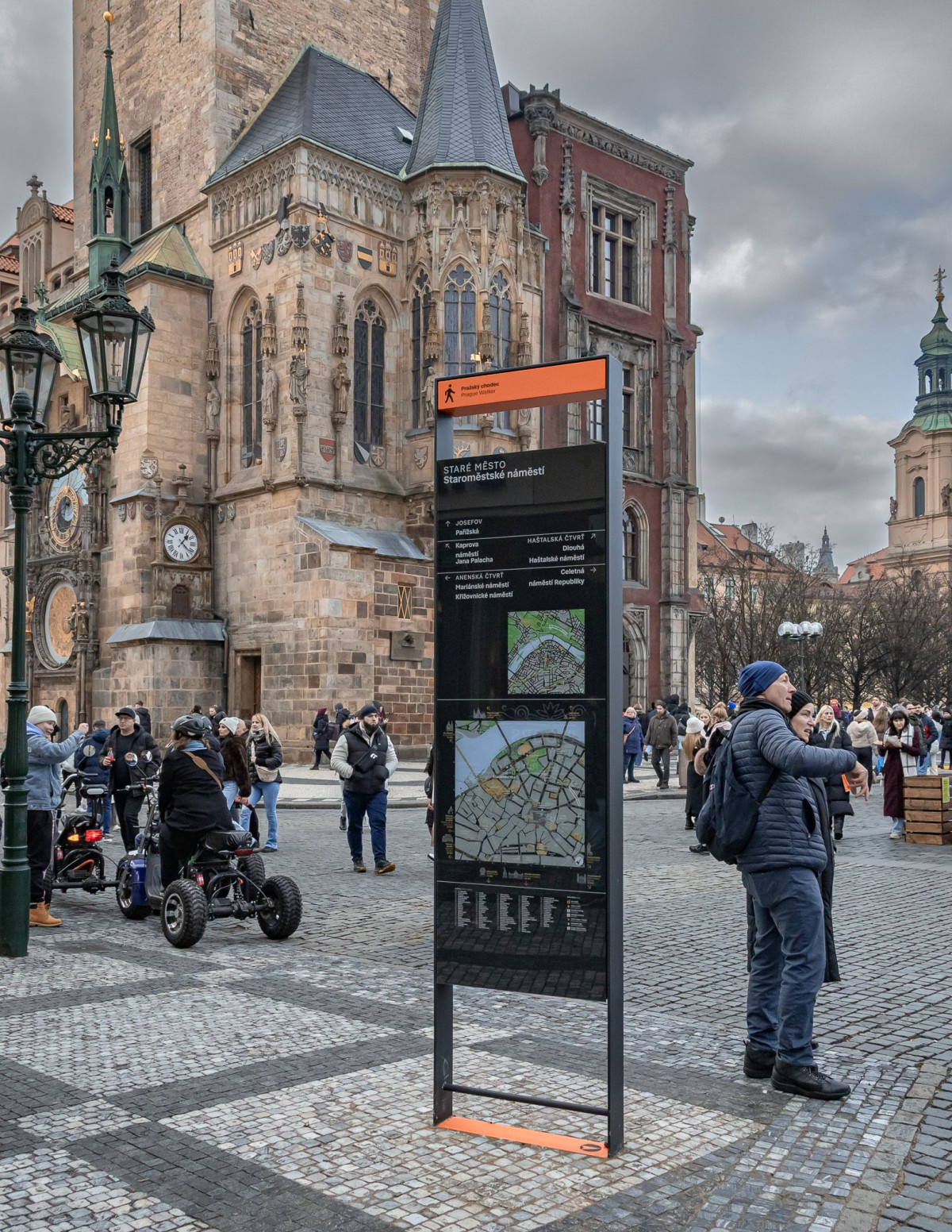 Navigační systémy - design, který dělá svět pohodlnějším. Pražský navigační systém Čitelná Praha.