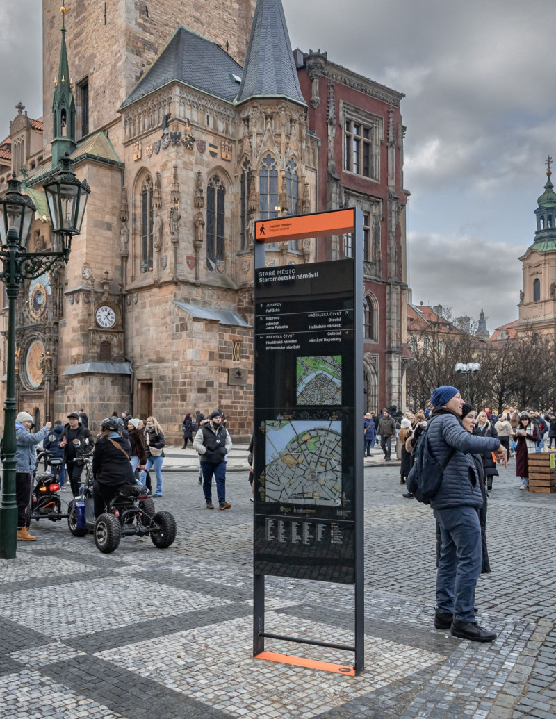 Navigační systémy - design, který dělá svět pohodlnějším. Pražský navigační systém Čitelná Praha.