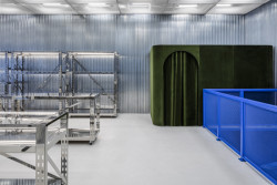 Multifunkční prodejna Off-White od Virgila Abloha a studia AMO