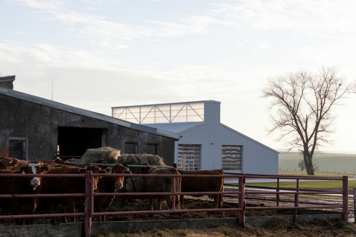 White Shed - zemědělské dílny Opatov, Atelier 111 architekti/ Veronika Indrová, Jiří Weinzettl