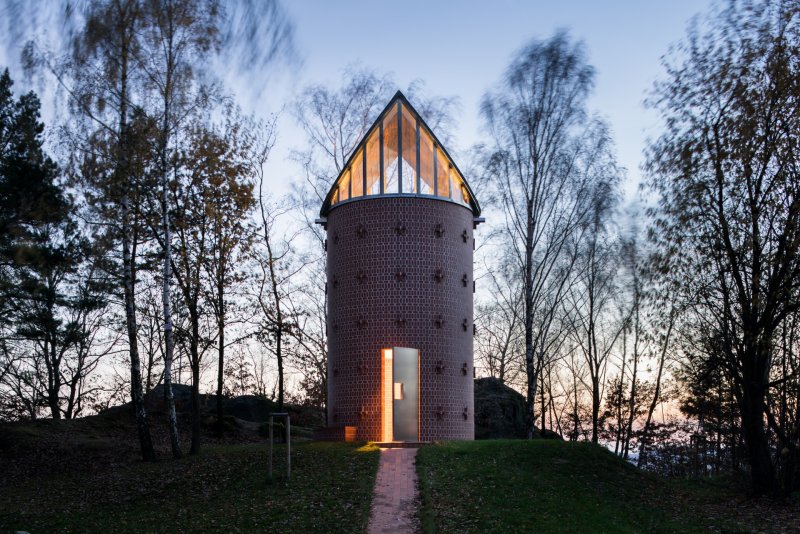 Karel Filsak ml., Zdeněk Rothbauer - Kaple sv. Antonína Paduánského: Architektura stavby odkazuje k hodnotám františkánského řádu