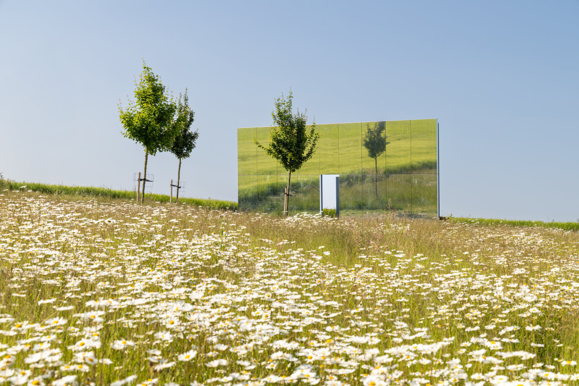 Park Zdeňka Kopala v Litomyšli. Na vrcholu jsou zrcadlové dveře jako do jiné dimenze od ateliéru MVRDV.