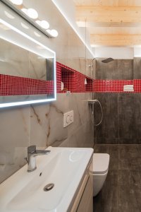 Lukáš Pejsar z ateliéru 3AE navrhl dřevostavbu u jezera