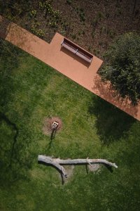 Park na Moravském náměstí, Consequence Forma: Jsou z různých materiálů a můžete po nich parkem buď rychle projít nebo se zdržet a prochodit si ho