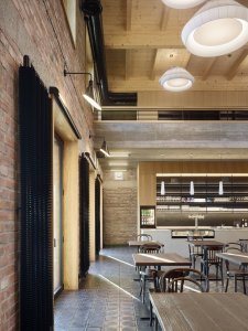 Uvnitř byla mlýnice přes tři patra.  (Pelčák a partner architekti, rekonstrukce mlýna v Hruškách)