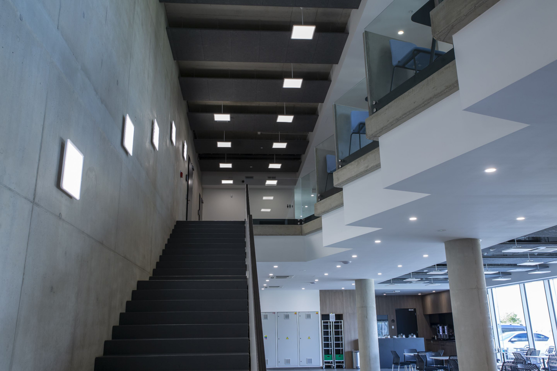 Skupina Zumtobel dodala osvětlení pro novou budovu Tréninkové akademie Porsche Česká republika u Prahy