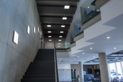 Skupina Zumtobel dodala osvětlení pro novou budovu Tréninkové akademie Porsche Česká republika u Prahy