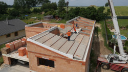 Instalace stropů HELUZ - i ty jsou nabízeny v rámci iniciativy Smysluplný celek